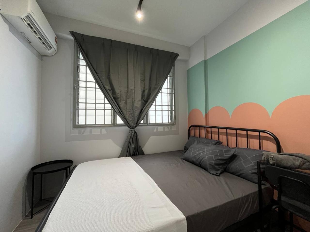 4 In * George Town