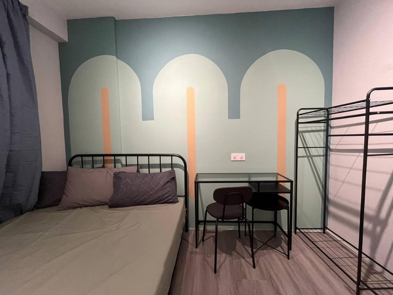 4 In Apartment *